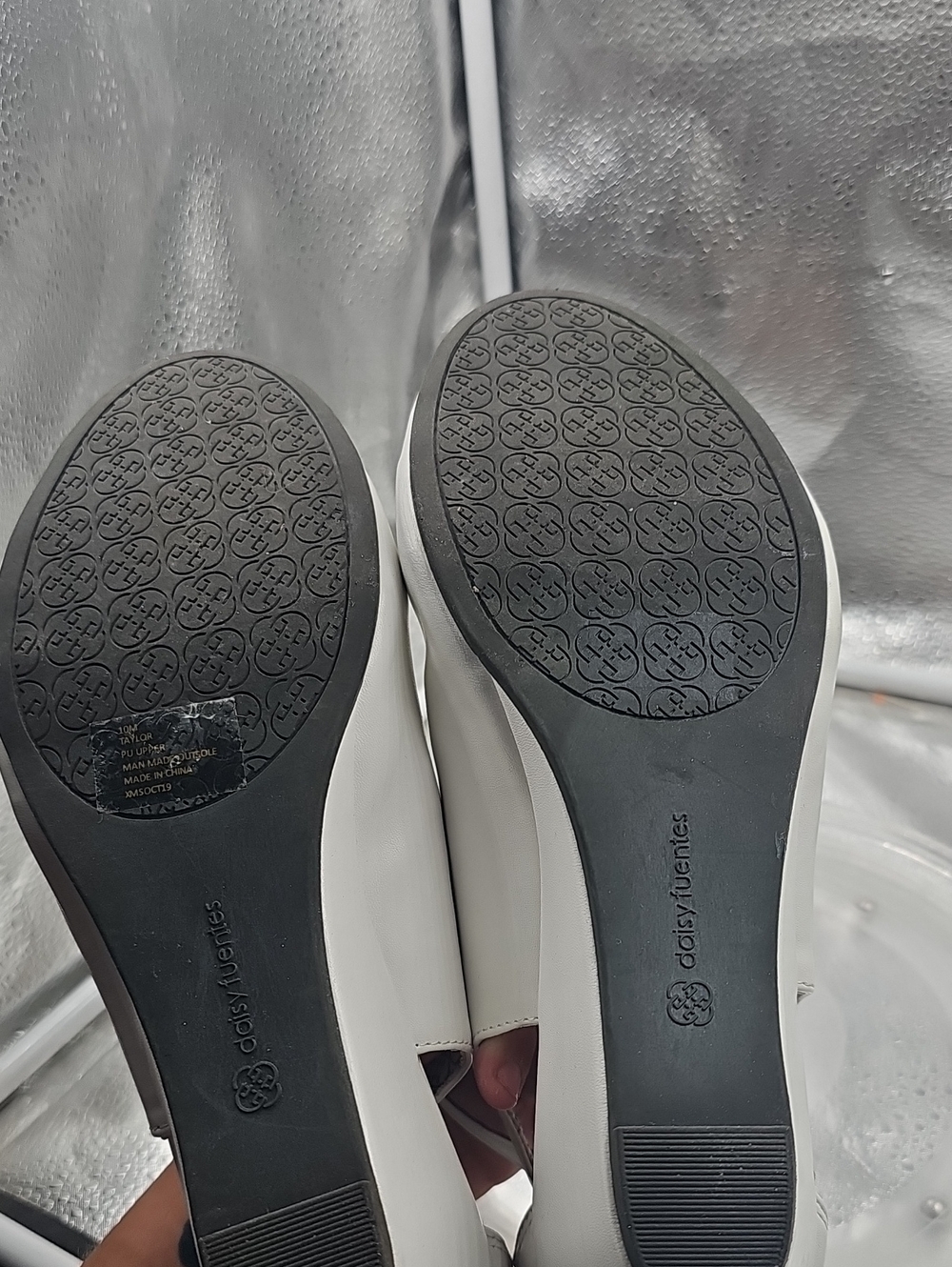G White Wedges Daisy Fuentes Sz9. - Picture 5 of 5